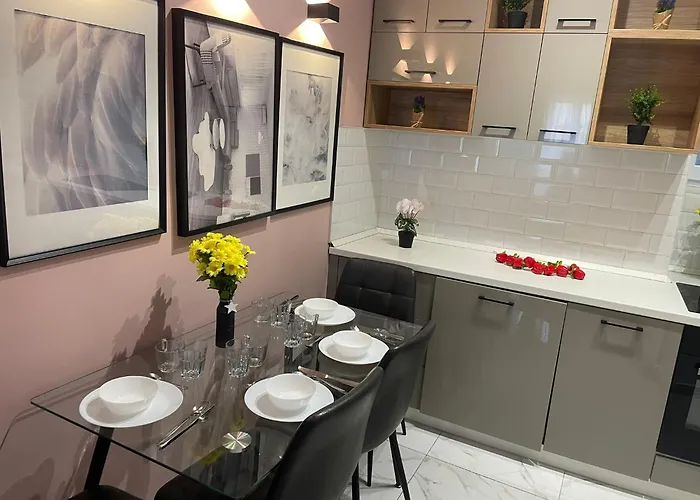 Modern In Center Apartment