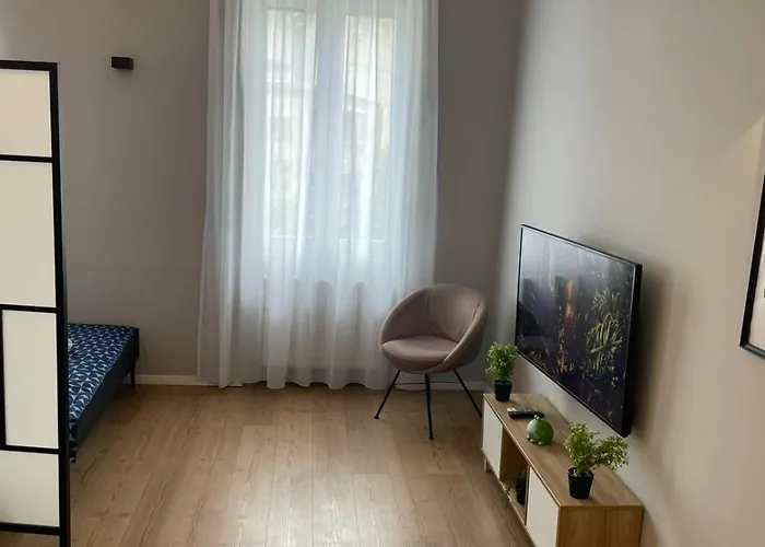 Modern In Center *